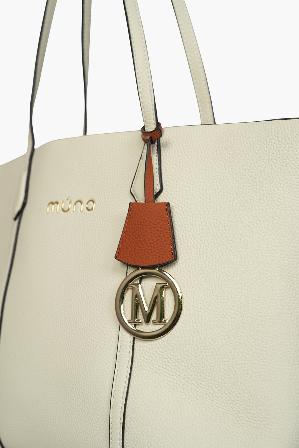 MÚNA DONNA D'AFFARI