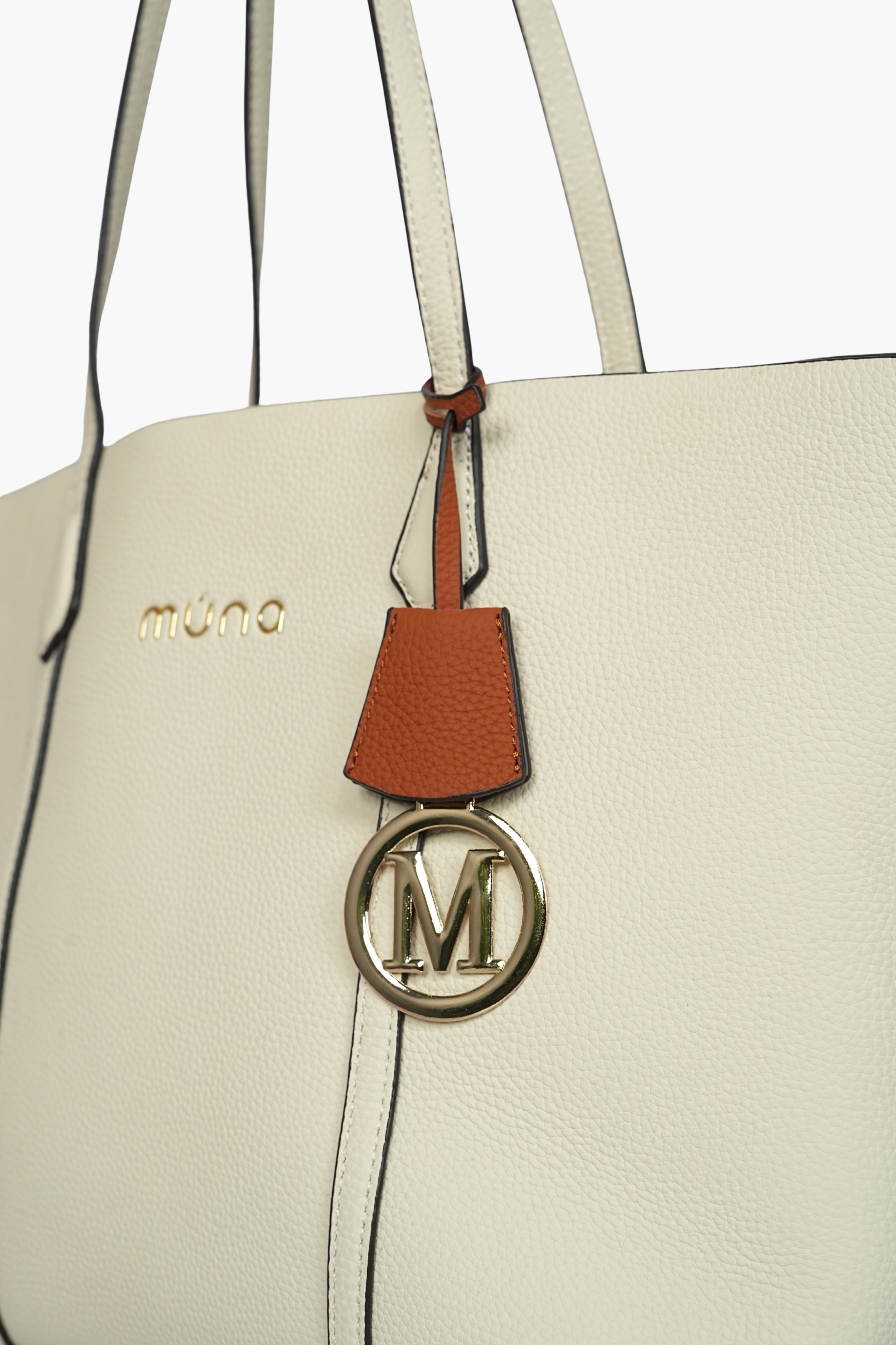 MÚNA DONNA D'AFFARI