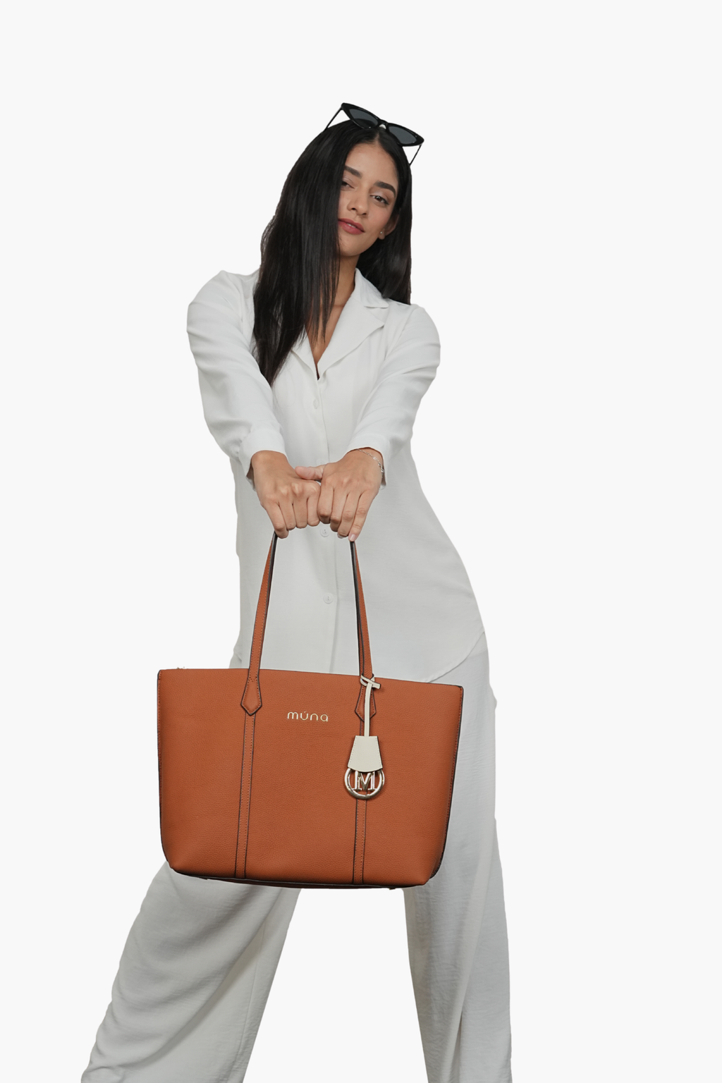 MÚNA DONNA D'AFFARI